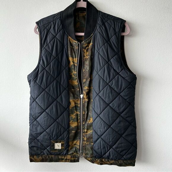 Taylor Stitch The Workhorse Vest in Camo Boss Duck - Picture 11 of 13